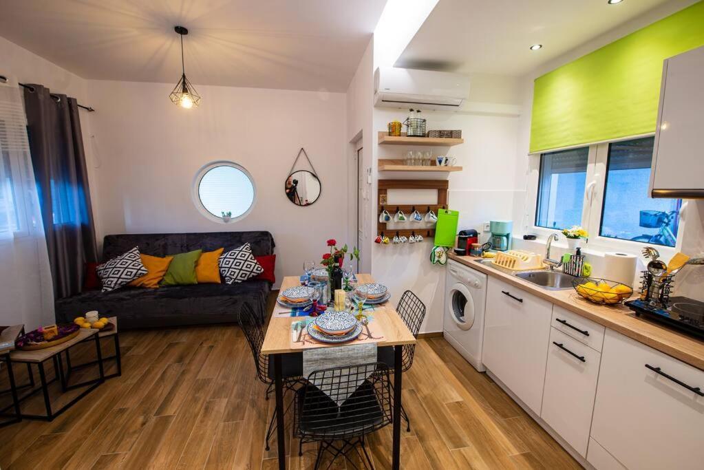 Lemon Garden Stylish Private Apartment Каламата Екстериор снимка