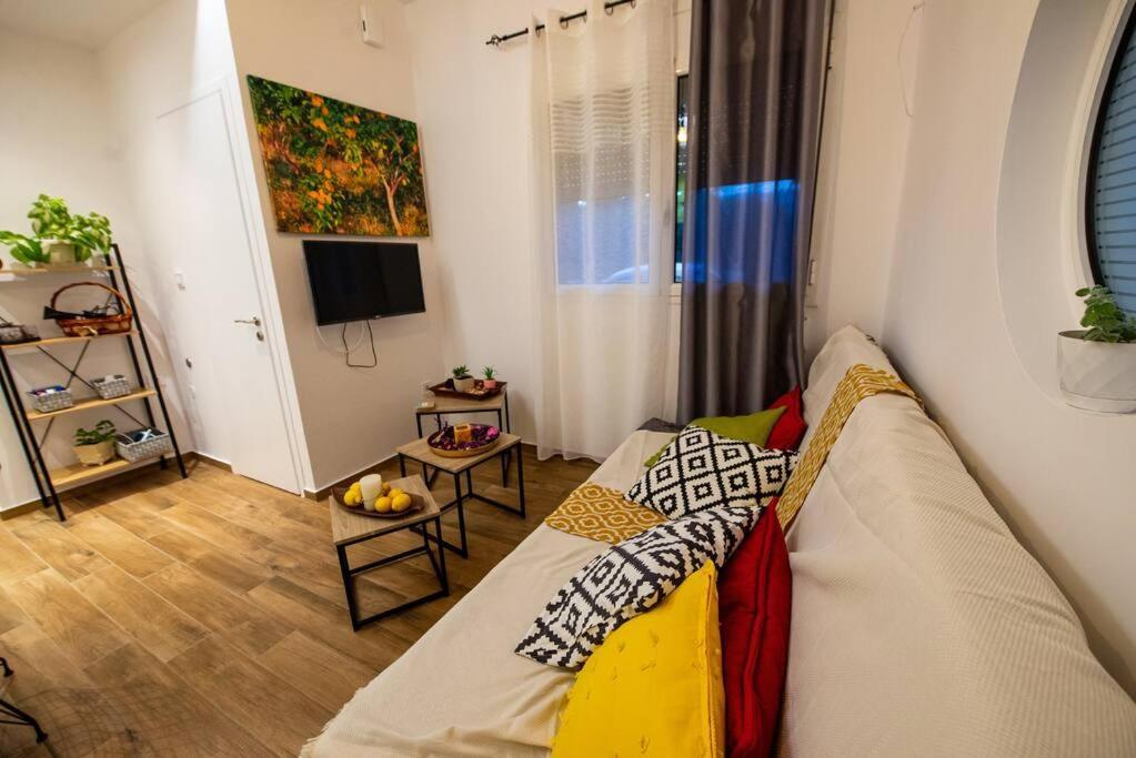 Lemon Garden Stylish Private Apartment Каламата Екстериор снимка